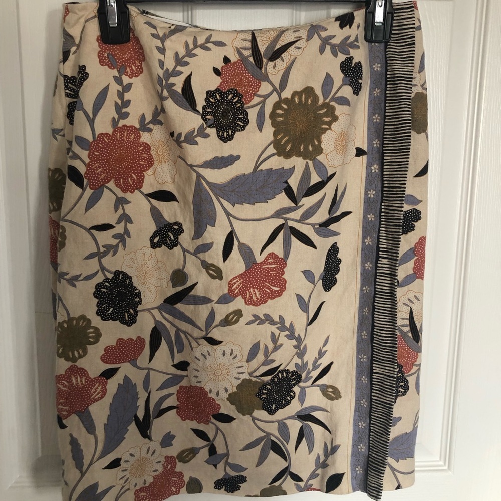 Look like wrap around pencil skirt